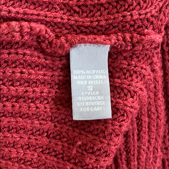 Charlotte Russe maroon sweater - Picture 4 of 5